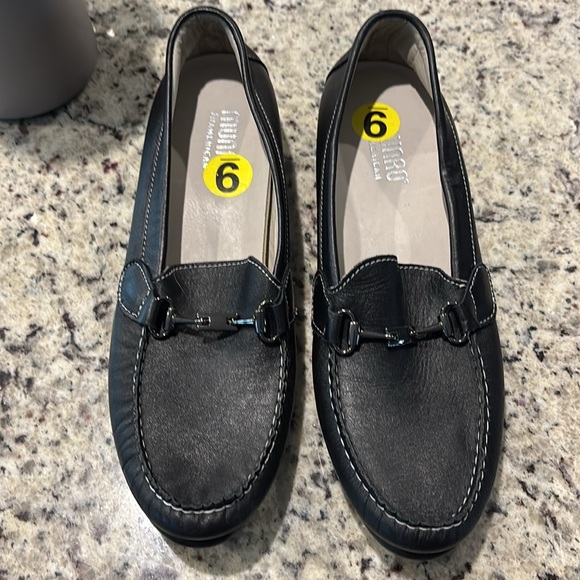 NWOT Munro American Kimi Loafers Black Size 9 never worn M555081 - Picture 1 of 8